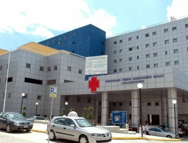 Κουκουλοφόροι εισέβαλαν στο ΙΚΑ Βόλου - Κατηγορούν γιατρό για σεξουαλική κακοποίηση